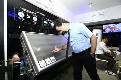 海爾廣交會展出世界首個無水箱太陽能熱水器，引領日用家電零售創新